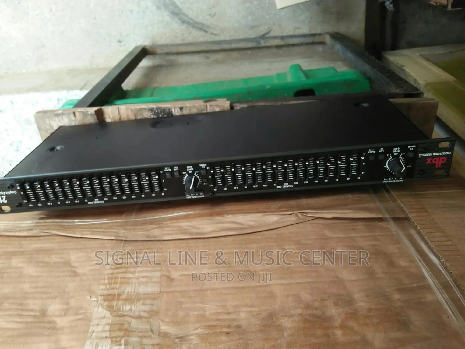 DBX Equalizer 215/131