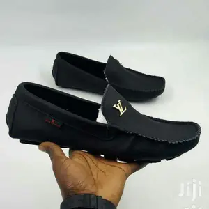 Mocassin Shoes / Moccasins