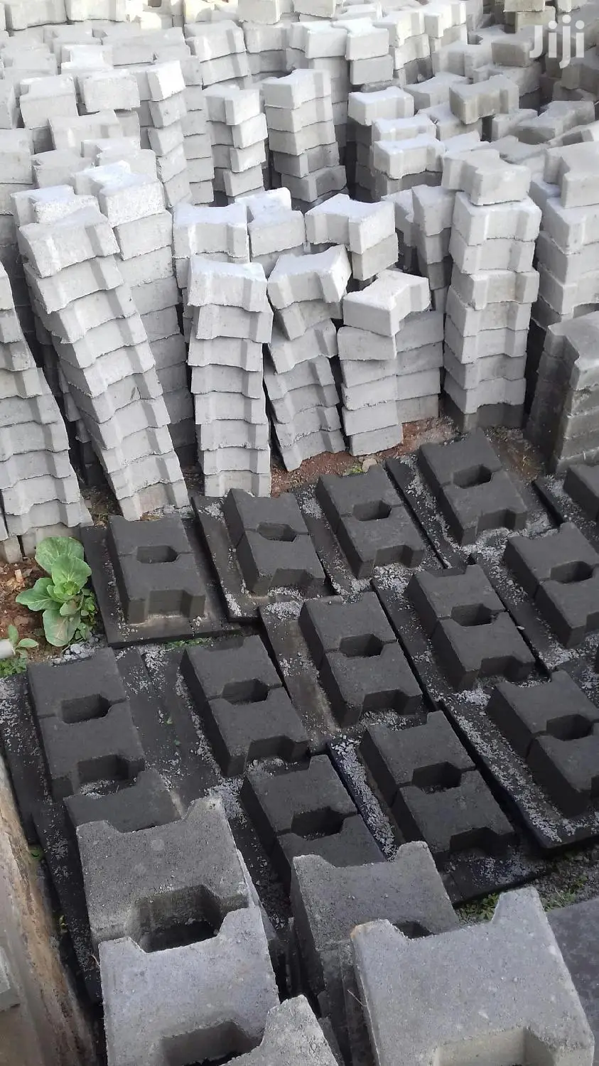 Blocks And Pavers All Types Using A DIESEL Engine Machine