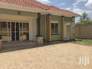 Kira Classy House in Tarmacked Neighborhood on Sell