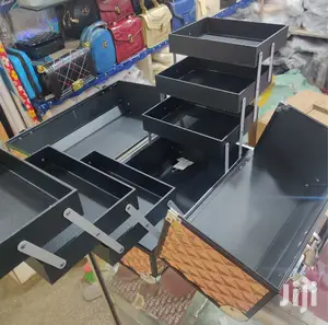Large Capacity Makeup Train Cases Makeup Box and Jewelry Box
