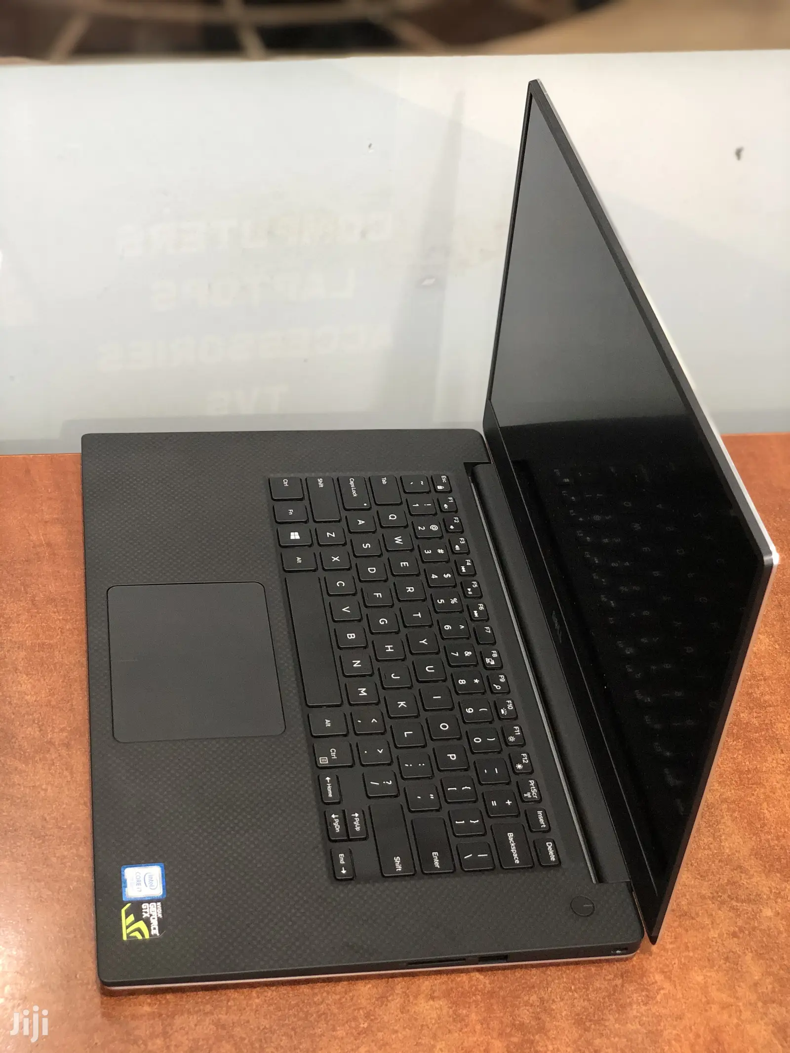 New Laptop Dell XPS 15 9560 16GB Intel Core I7 SSD 512GB