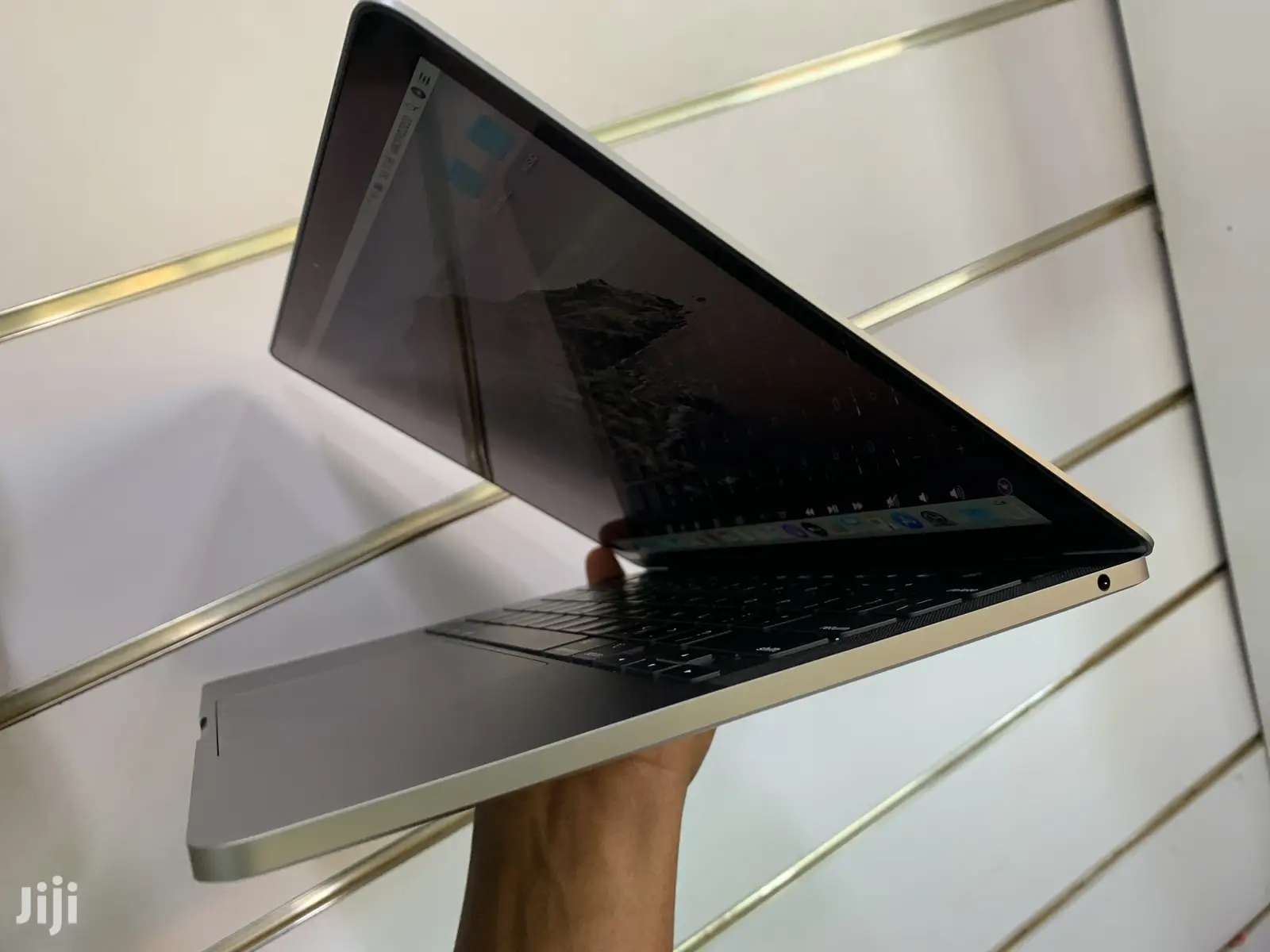 New Laptop Apple MacBook Pro 8GB Intel Core i5 SSD 256GB