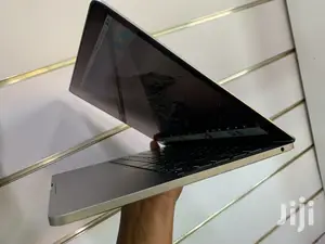 New Laptop Apple MacBook Pro 8GB Intel Core i5 SSD 256GB