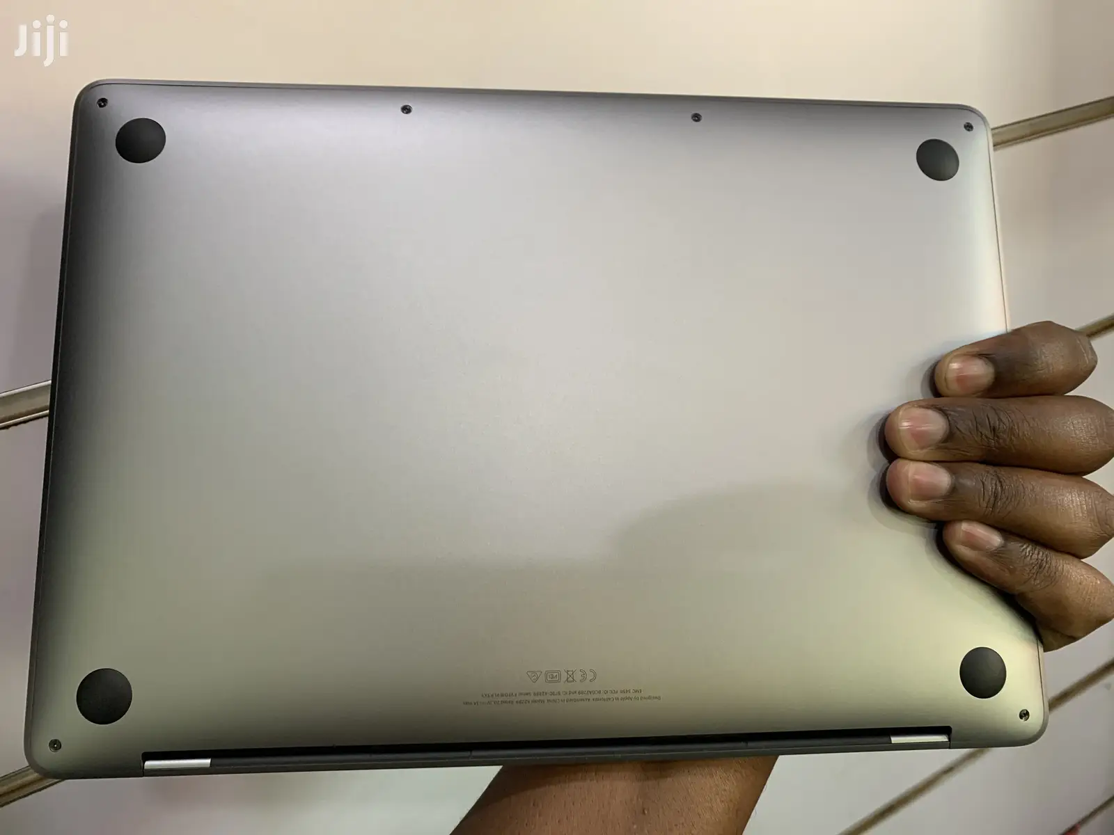 New Laptop Apple MacBook Pro 8GB Intel Core i5 SSD 256GB
