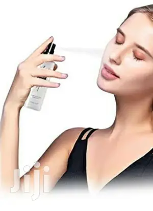 Naked Makeup Moisture Finishing Spray Fixer