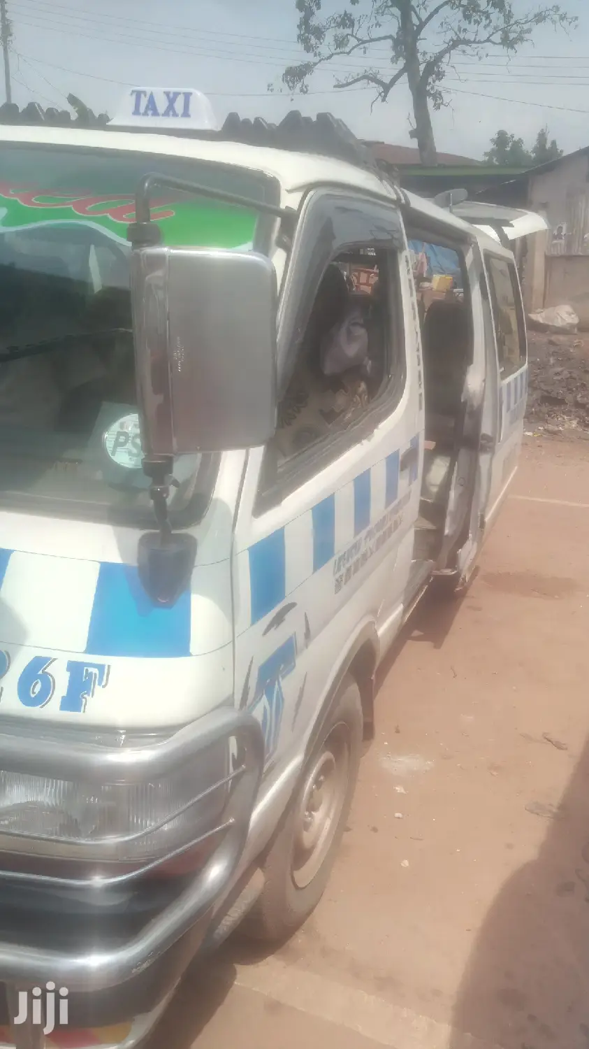 Toyota Hiace 2001 White for Sale