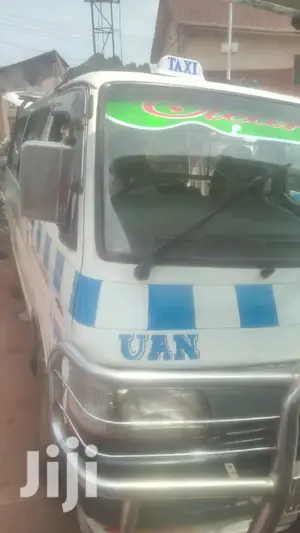 Toyota Hiace 2001 White for Sale