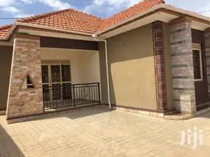 Kira Luxury Bungalow In Tarmacked Neighborhood On Sell