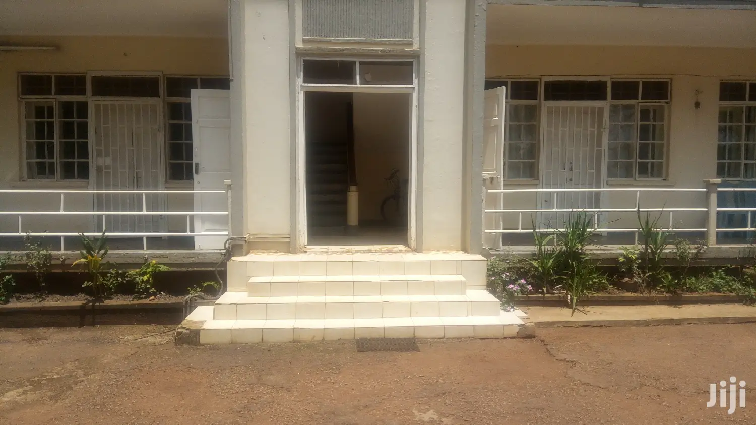 Colonial Resident
