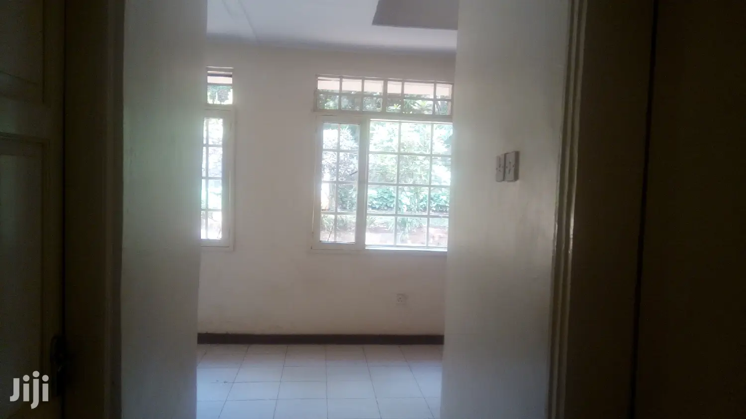 Colonial Resident