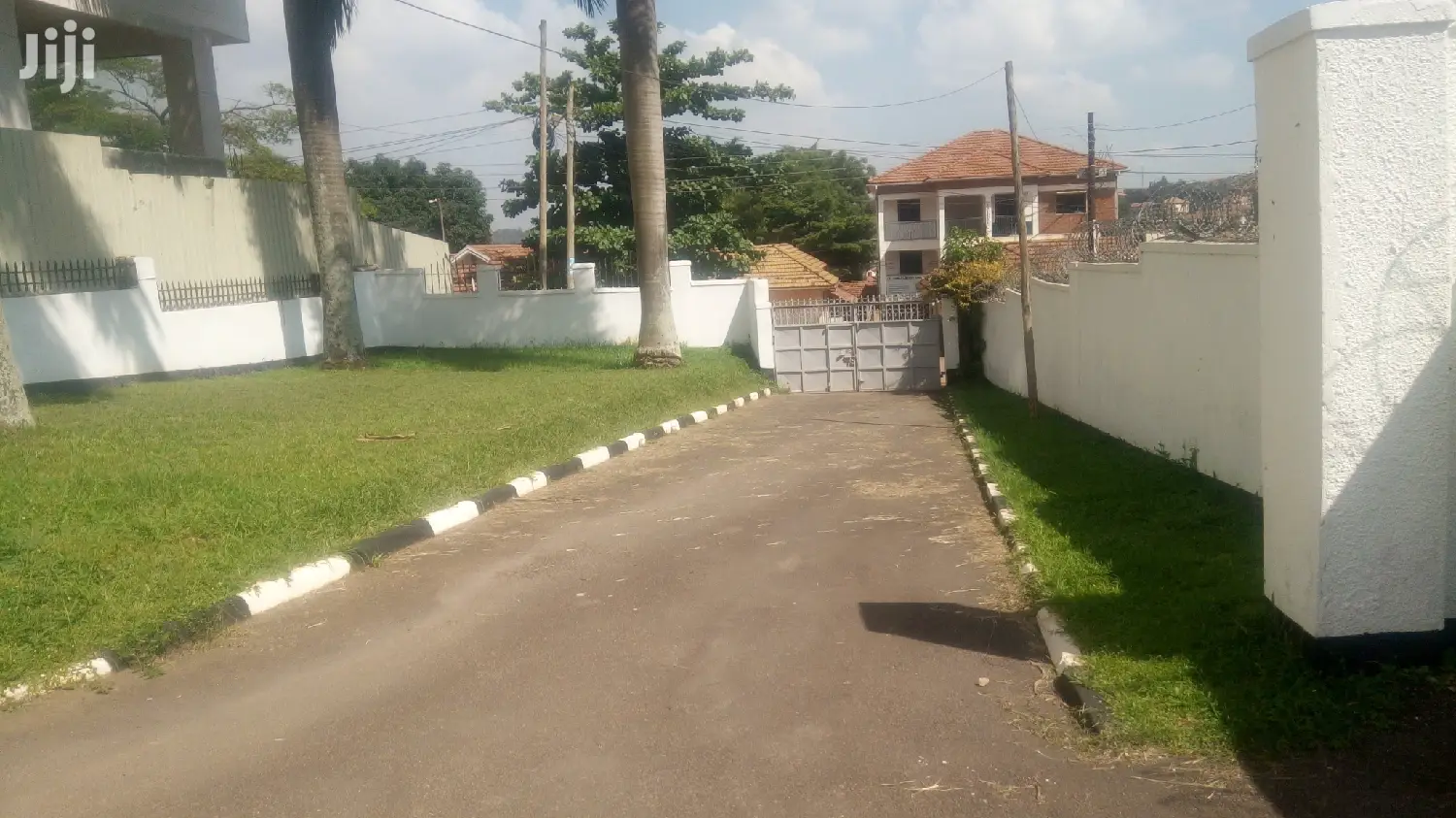 Spacious Detached Banglow