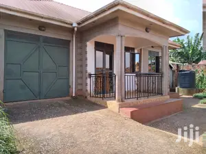Verybeautiful Home In Well Fence Quicksale In Namasuba Ndeje