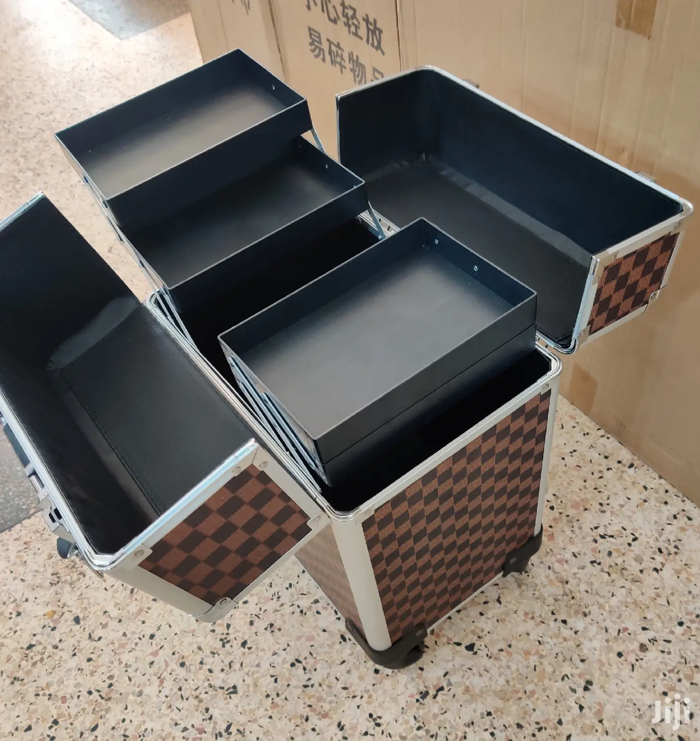 Profesional Heavy Duty Rolling Travel Makeup Box With Wheels
