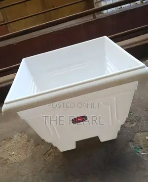 Squared Plastic Flower Pots