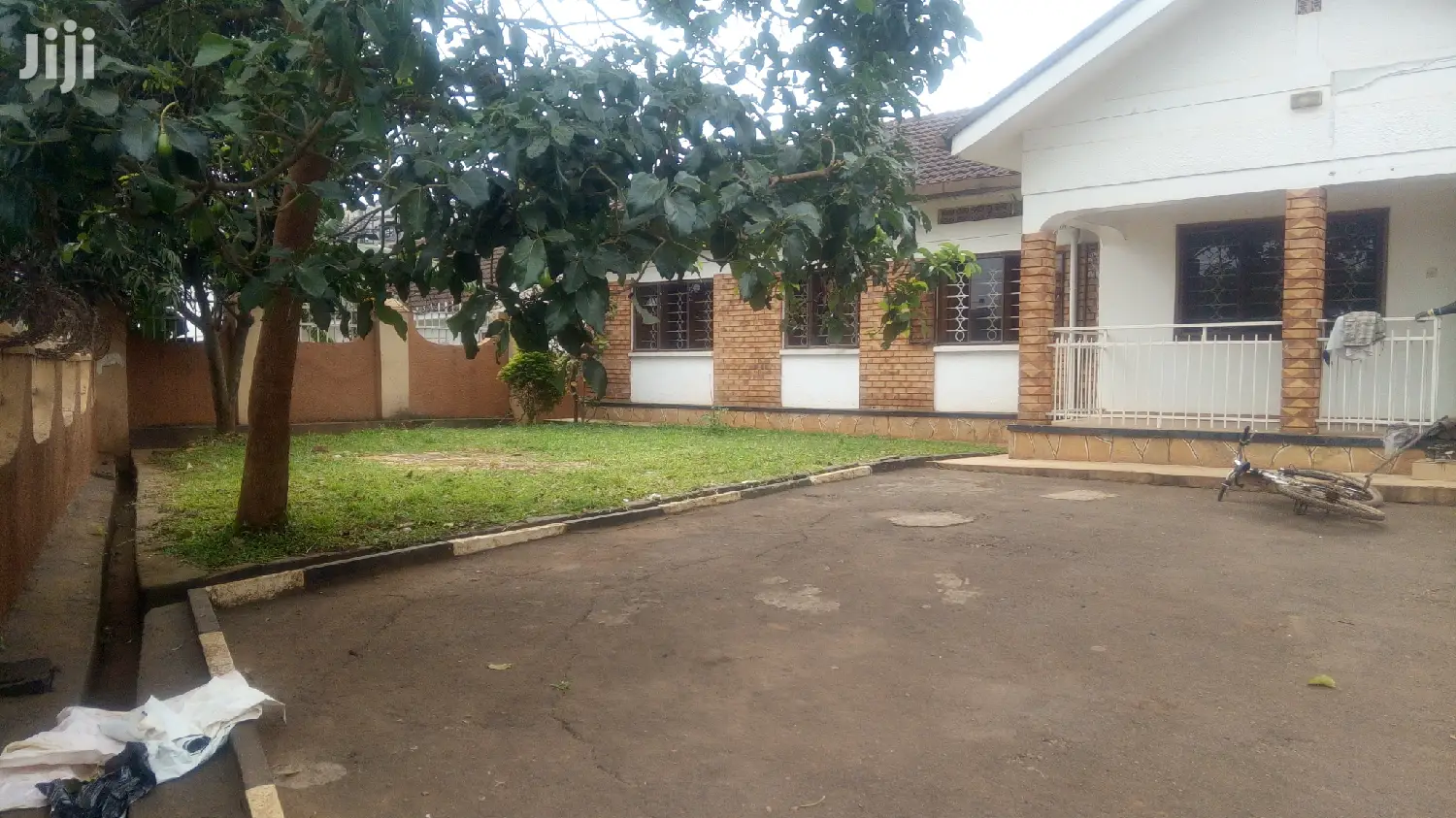 Spacious Banglow