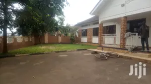Spacious Banglow