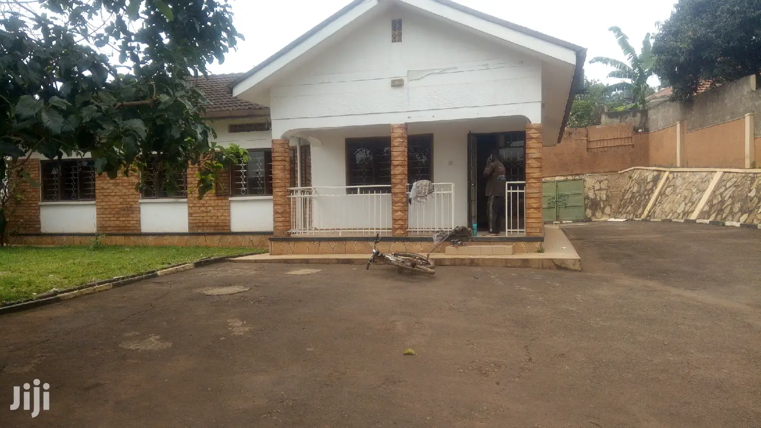 Spacious Banglow