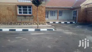 5bdrm Bungalow in Kampala for rent
