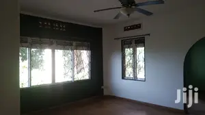 Colonial Green Home