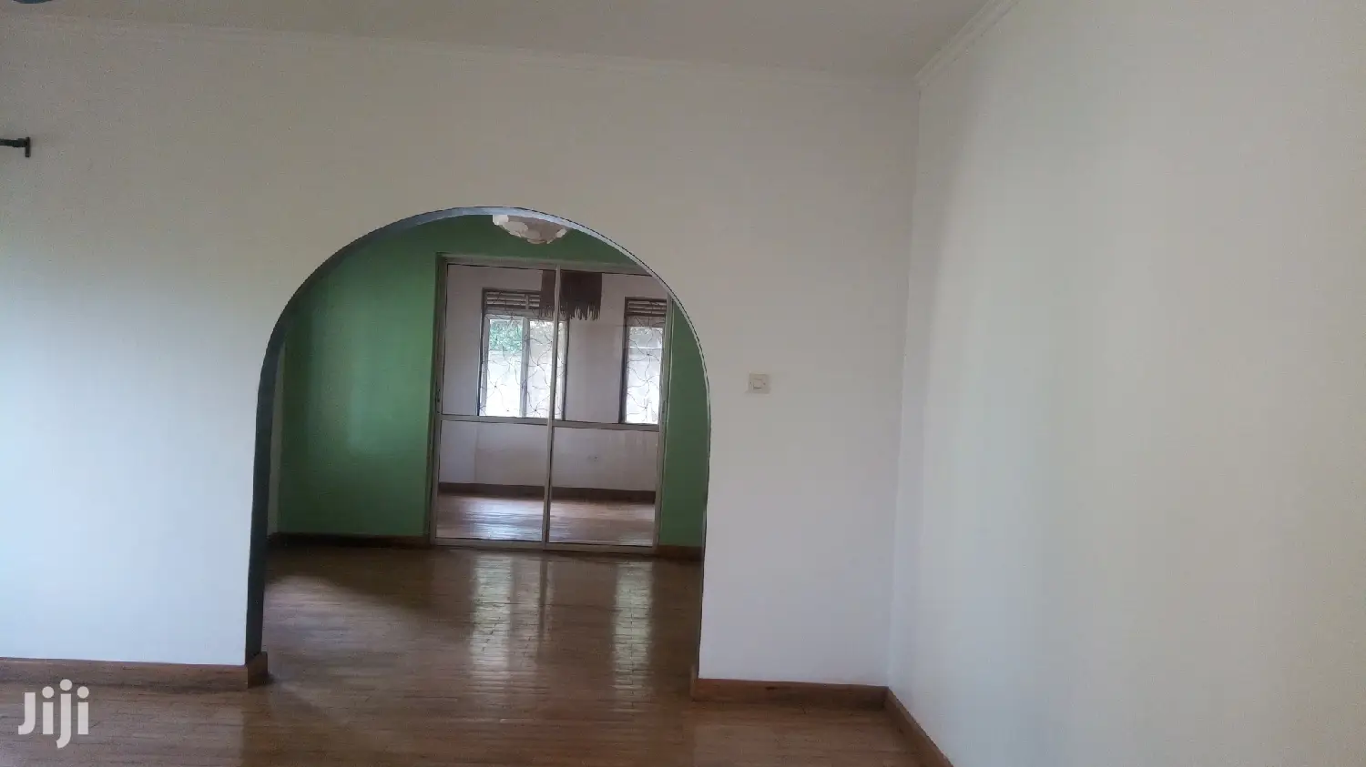 Colonial Green Home