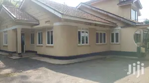 Colonial Green Home