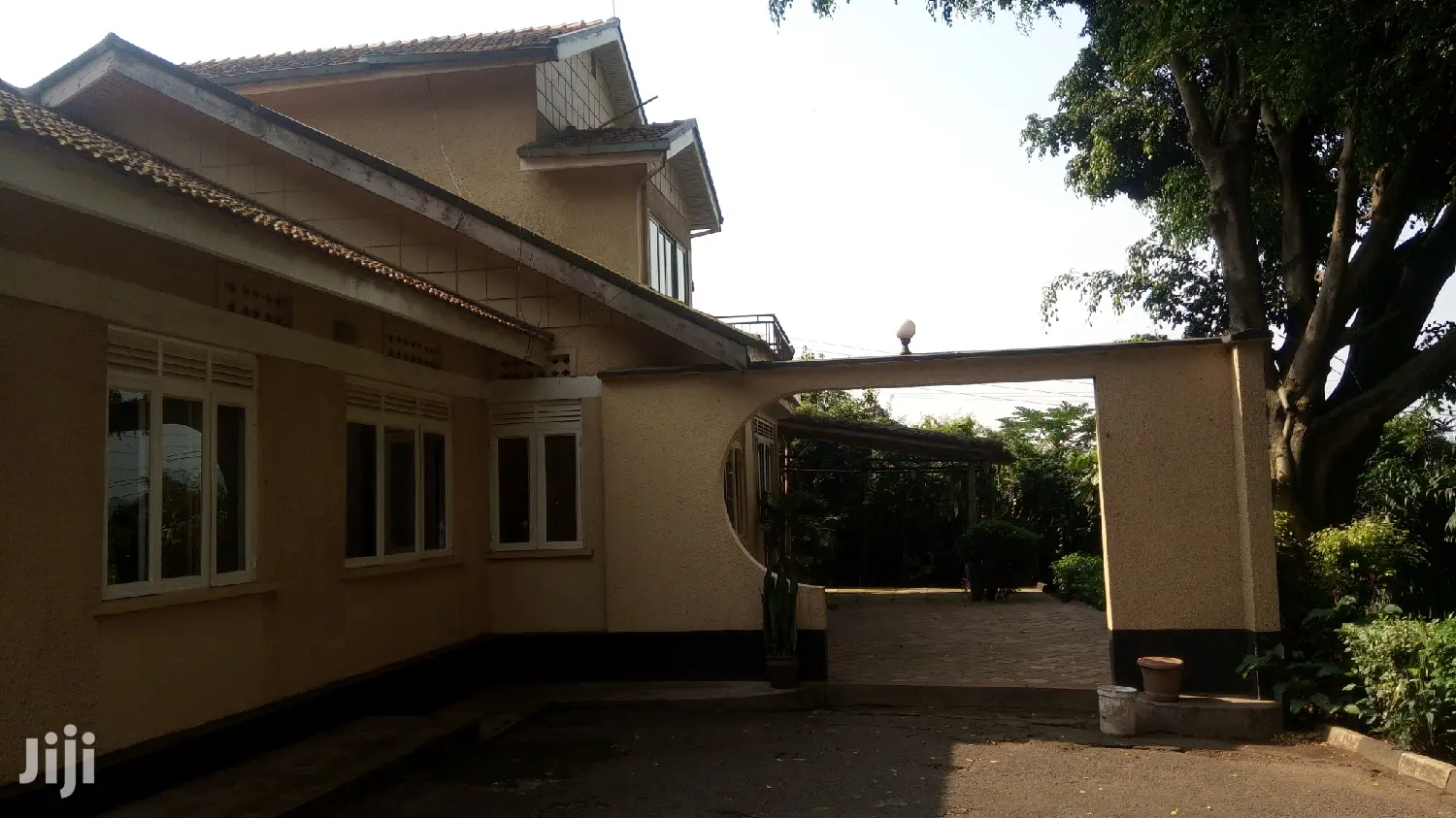 Colonial Green Home