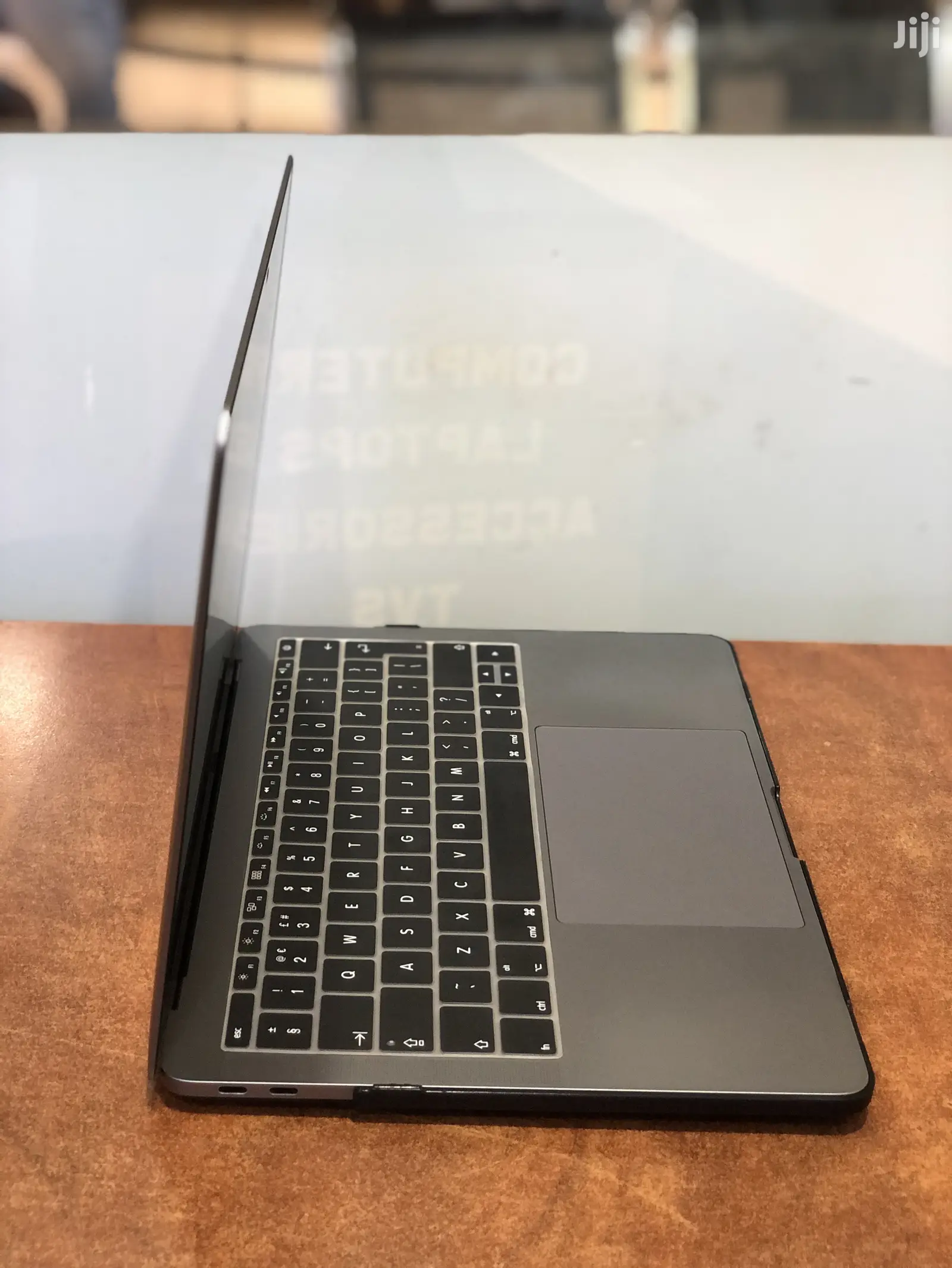 New Laptop Apple MacBook 2017 8GB Intel Core I5 SSD 256GB