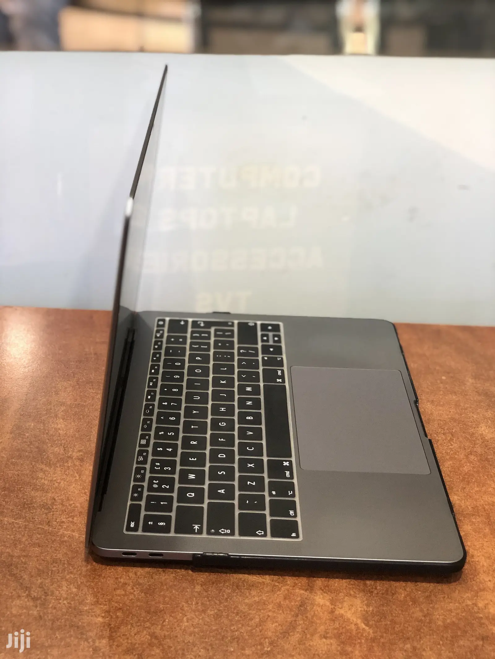 New Laptop Apple MacBook 2017 8GB Intel Core I5 SSD 256GB