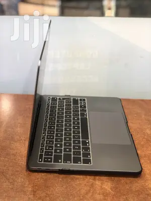 New Laptop Apple MacBook 2017 8GB Intel Core I5 SSD 256GB