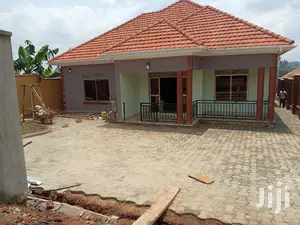 Namugongo Tiled Rood House on Quick Sell