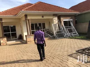 Hot Nice Home in Kira Mamerito Road on Sale