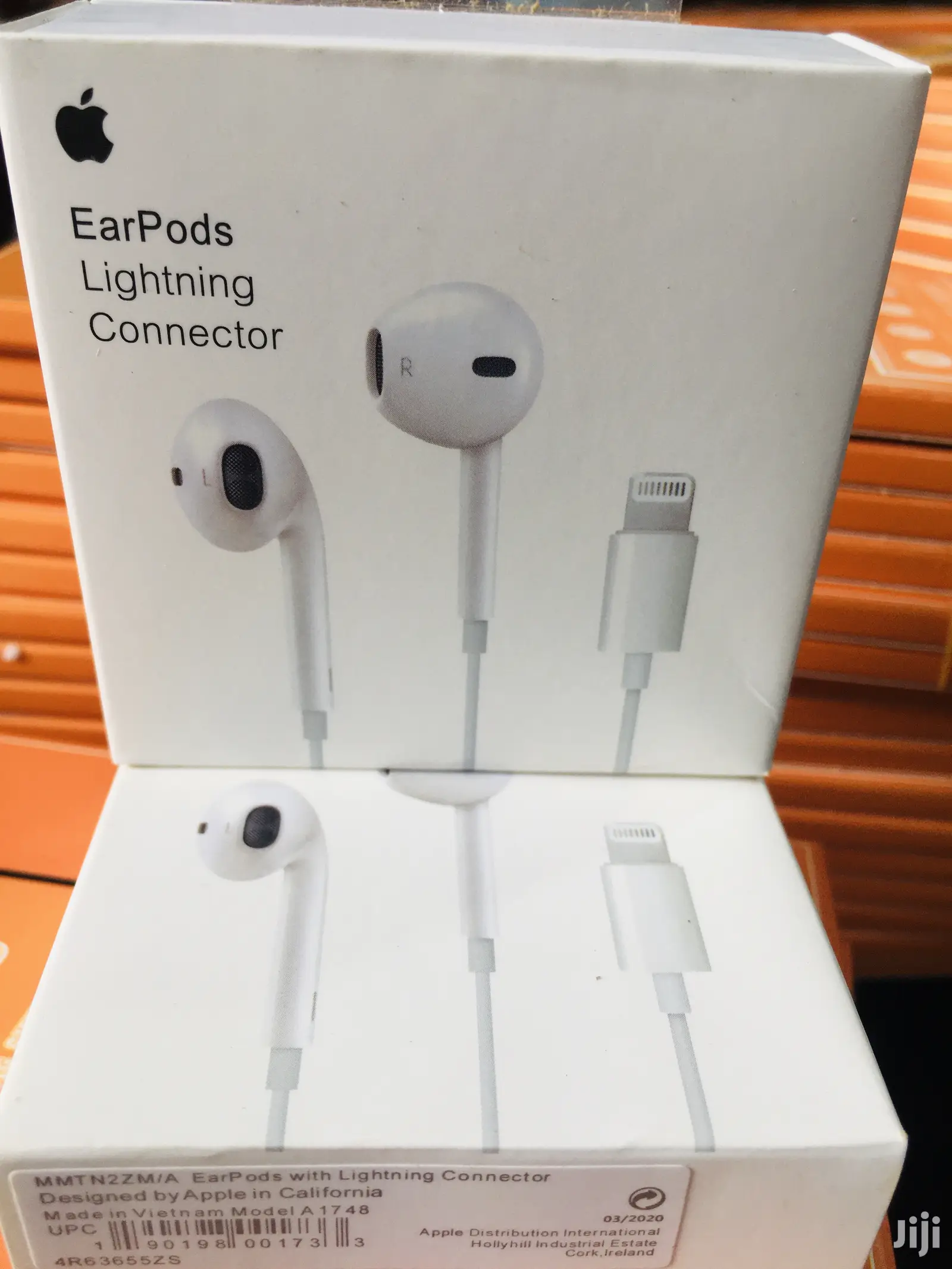 Apple Earpods Lighting Connector