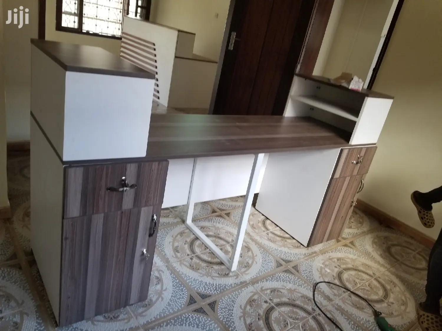 Modern Work Station/ Staff Desk