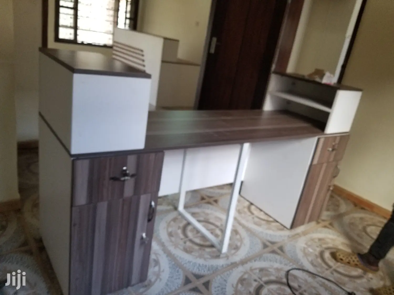 Modern Work Station/ Staff Desk