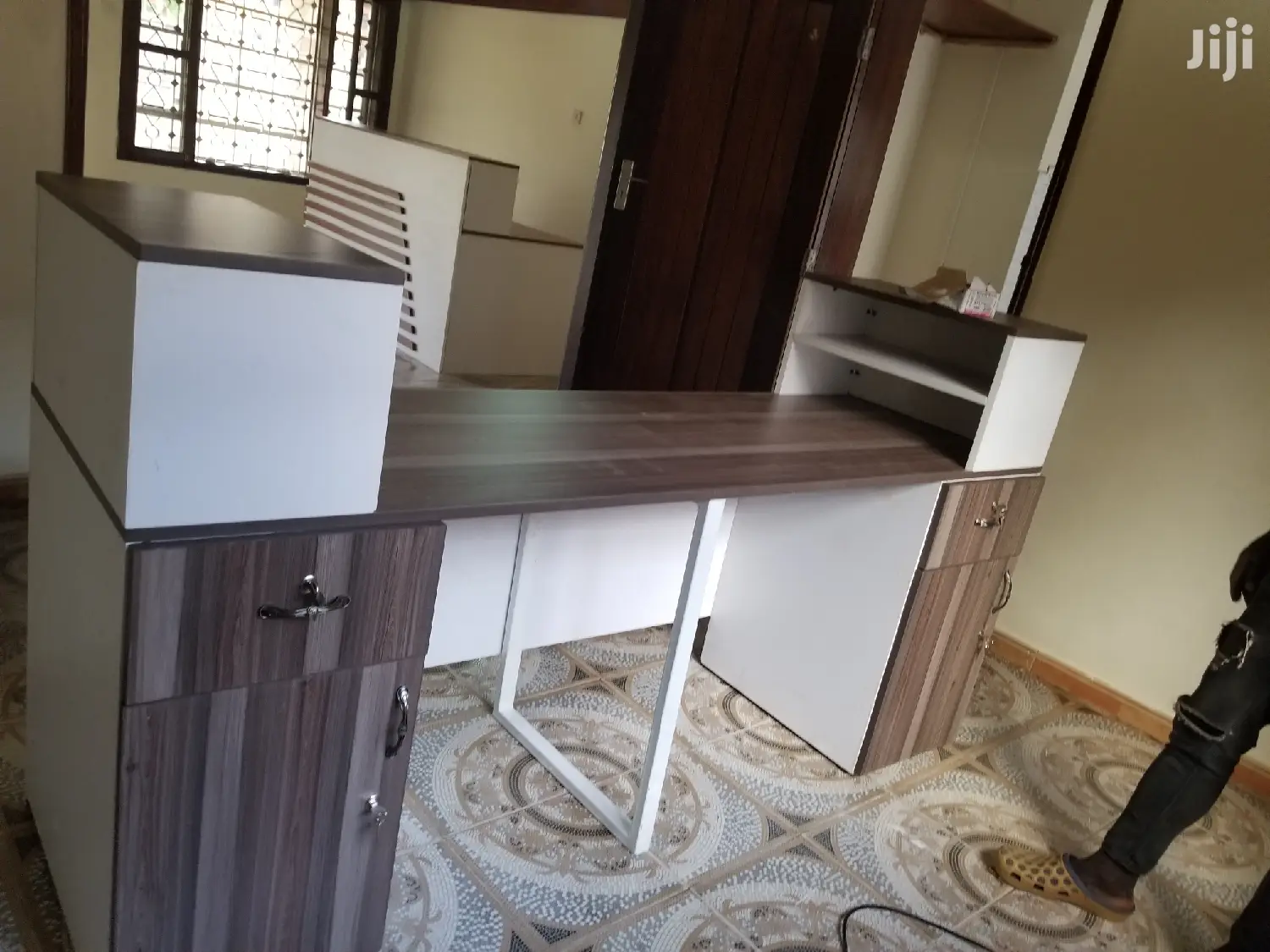 Modern Work Station/ Staff Desk