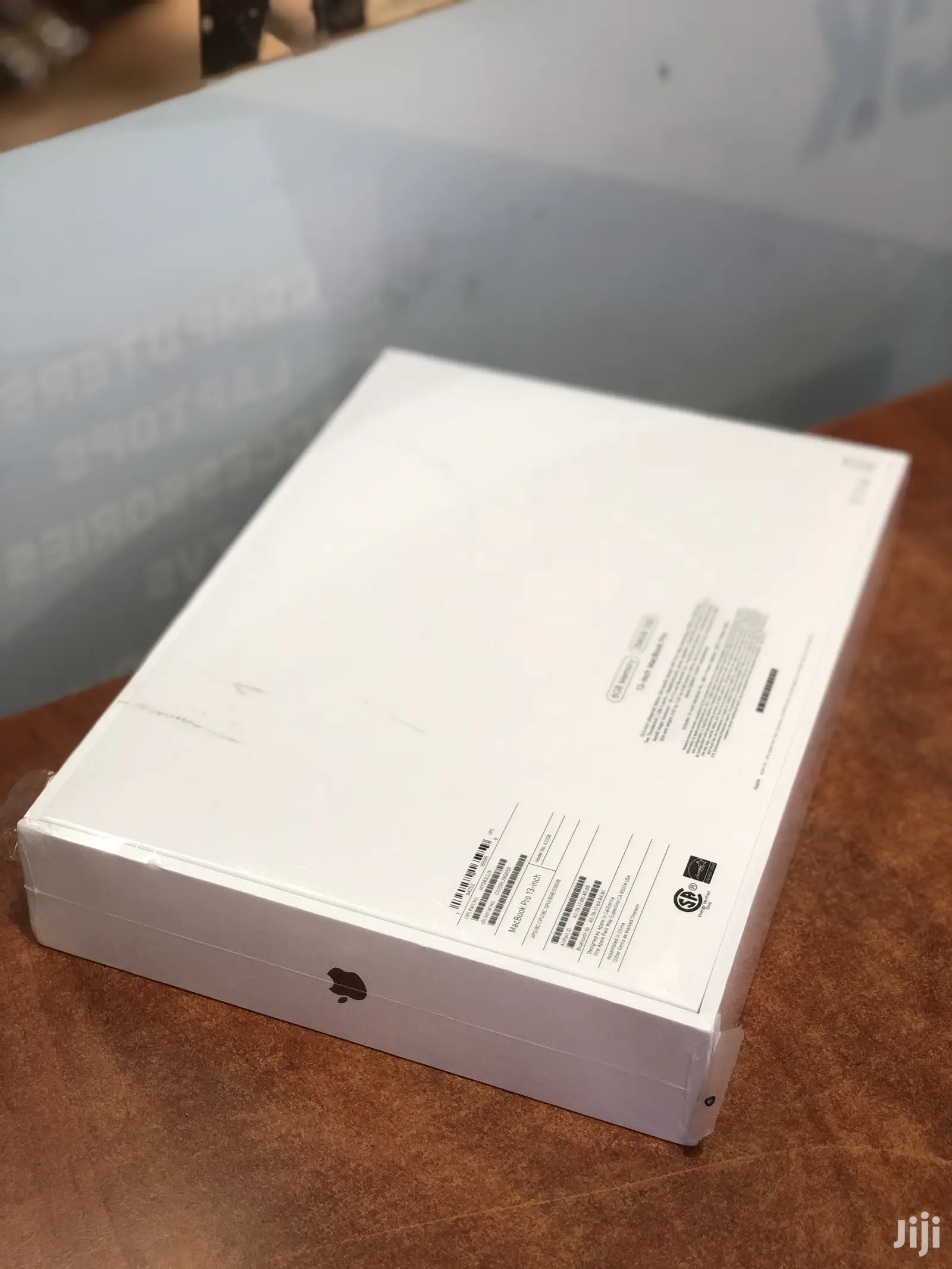 New Laptop Apple MacBook 2020 8GB Intel Core M SSD 256GB