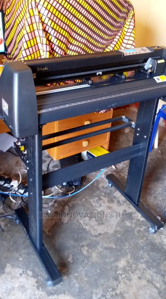 Automatic Cutting Plotter
