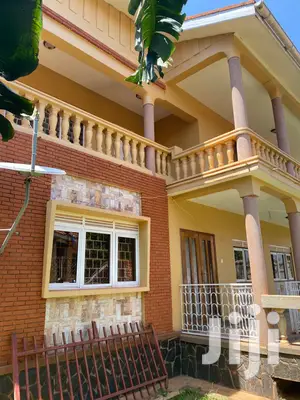 Classic House In Makindye Kizungu For Sale