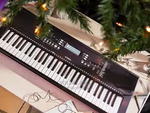 Keyboard PSR E373