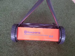 Husqvarnar Manual Pushmores / Manual Mowers