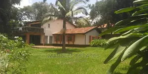 Nice Colonial House Near the Golf Course.