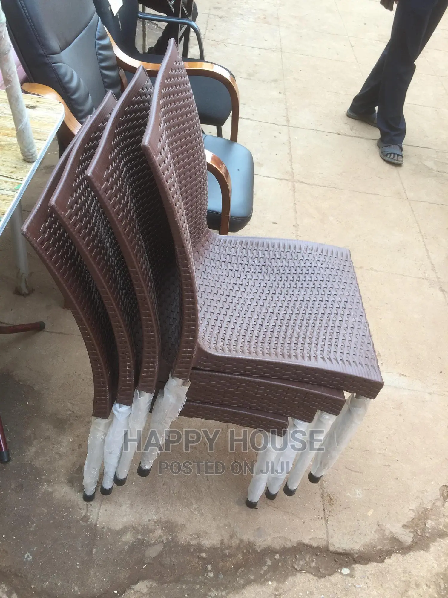 Plastic Chairs With Steel Stands