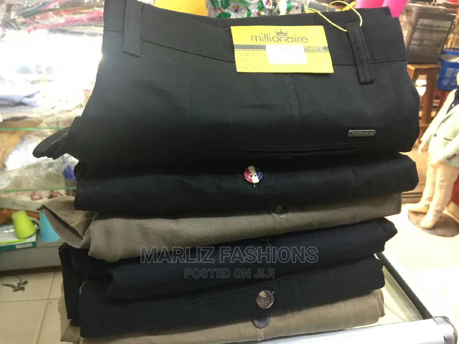 Men's Khaki Trousers Both Soft and Hard