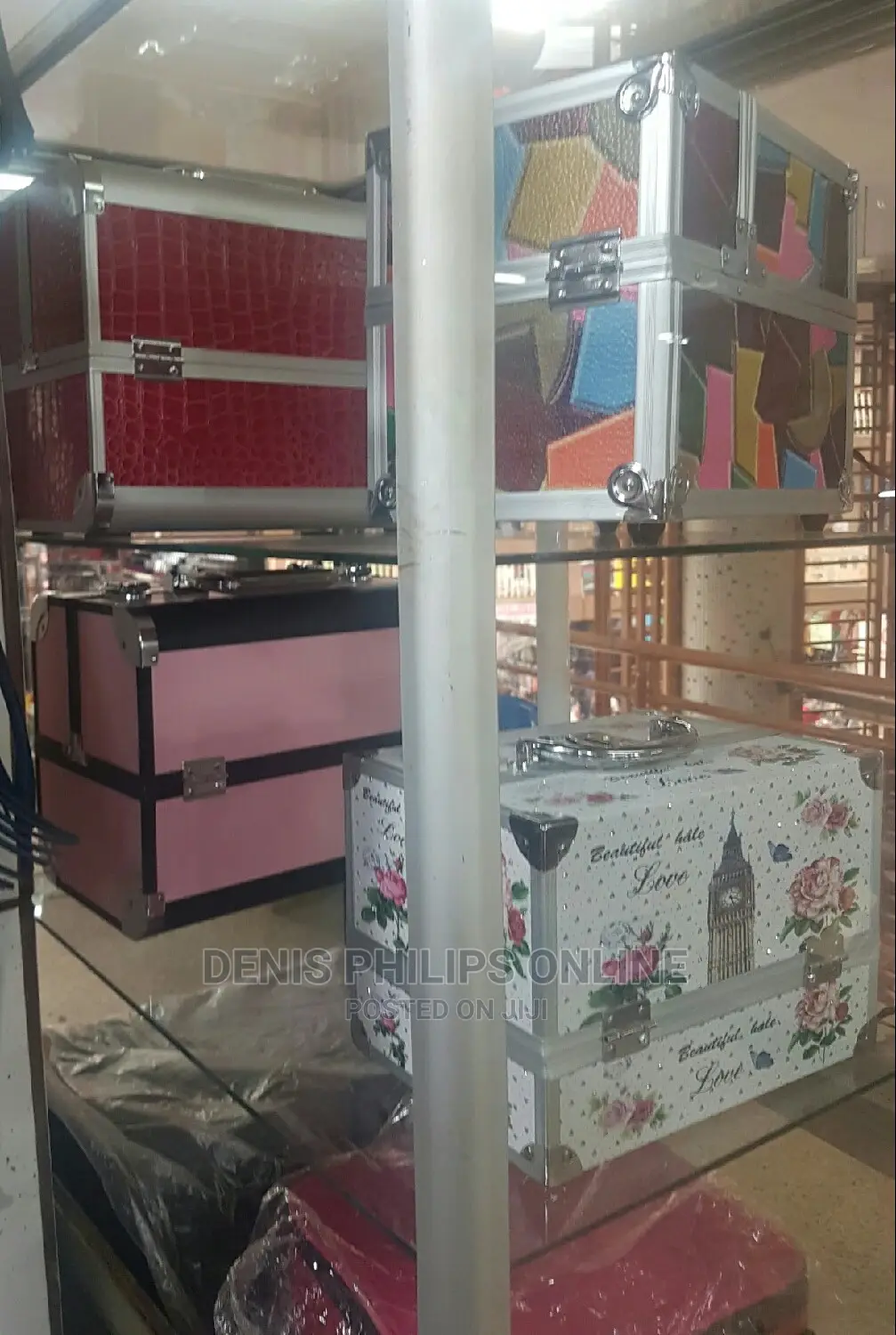 Make Up Boxes, Kits Or Bags