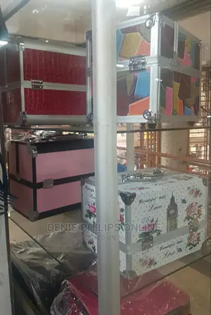 Make Up Boxes, Kits Or Bags