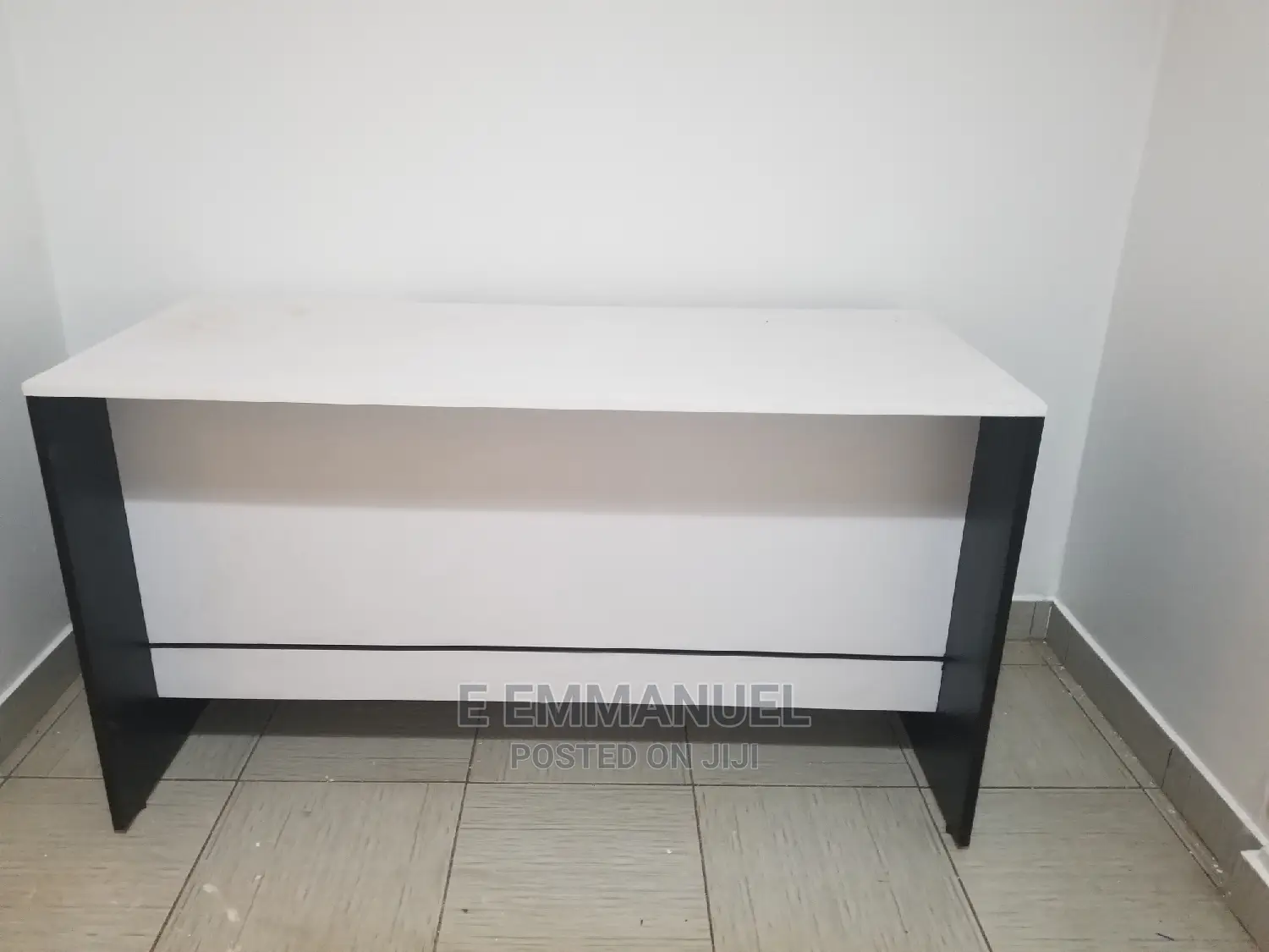 Office Desks/ Tables