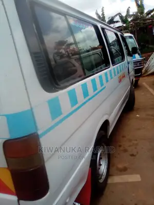 Toyota HiAce 2000