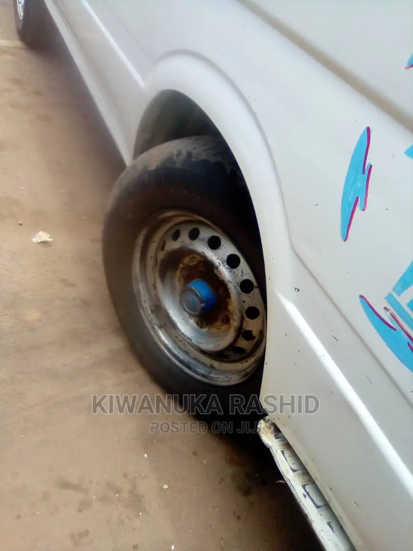 Toyota HiAce 2000