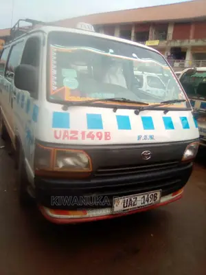 Toyota HiAce 2000